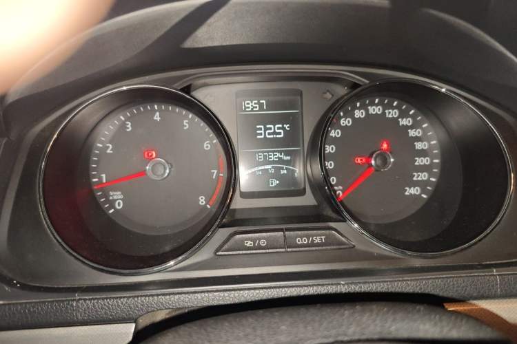 Used Volkswagen Lavida 2015 1.6L Manual Comfort Edition Odometer Close Up