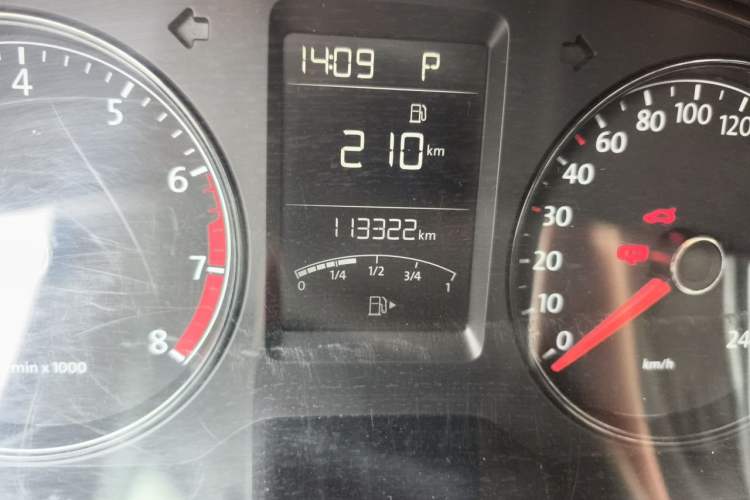 Used Volkswagen Lavida 2015 1.6L Automatic Fashion Edition Odometer Close Up