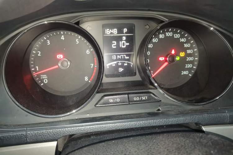 Used Volkswagen Lavida 2015 1.6L Automatic Comfort Edition Odometer Close Up