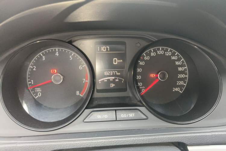 Used Volkswagen Lavida 2015 1.6L Manual Fashion Edition Odometer Close Up