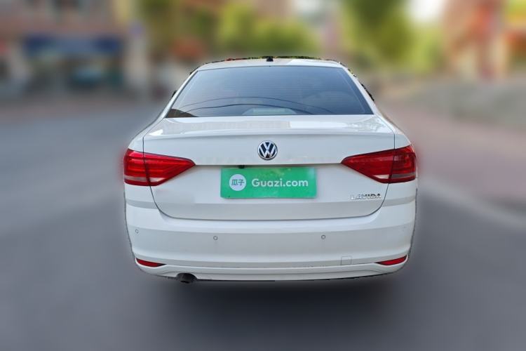 Used Volkswagen Lavida 2015 1.6L Manual Fashion Edition Rear