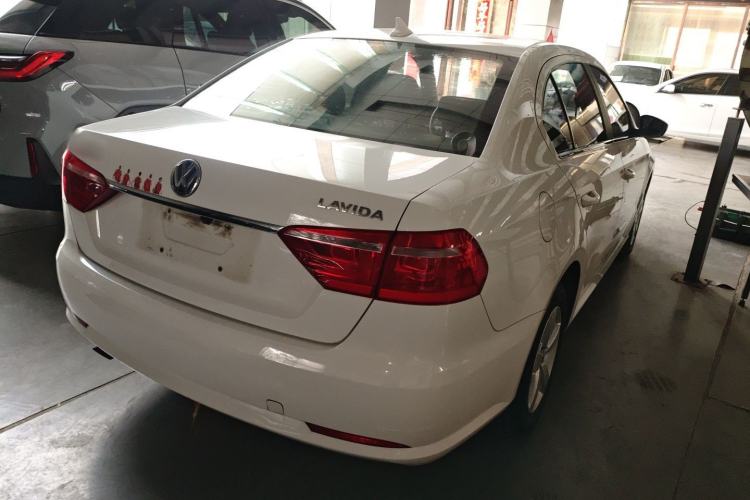 Used Volkswagen Lavida 2015 1.6L Automatic Fashion Edition Rear Right 45 Deg