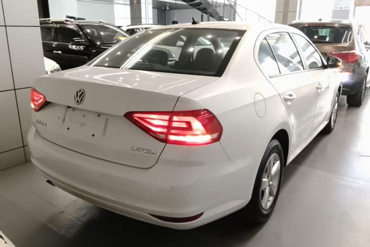 Used Volkswagen Lavida 2015 1.6L Automatic Fashion Edition Rear Right 45 Deg