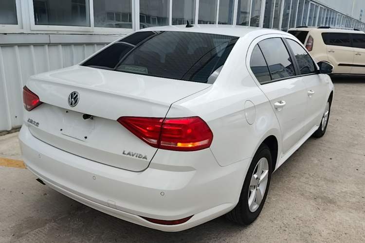 Used Volkswagen Lavida 2015 1.6L Automatic Fashion Edition Rear Right 45 Deg