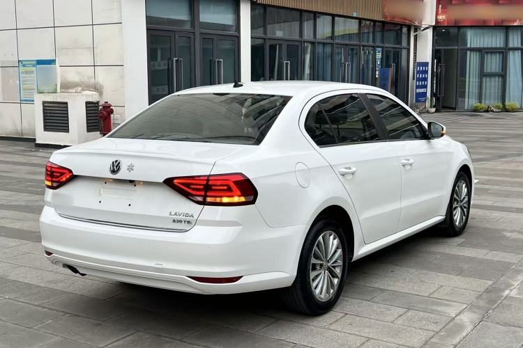 Used Volkswagen Lavida 2015 230TSI DSG Luxury Edition Rear Right 45 Deg