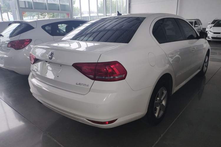 Used Volkswagen Lavida 2015 1.6L Automatic Fashion Edition Rear Right 45 Deg