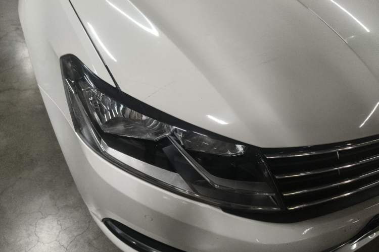 Used Volkswagen Lavida 2015 1.6L Automatic Comfort Edition Right Front Headlight