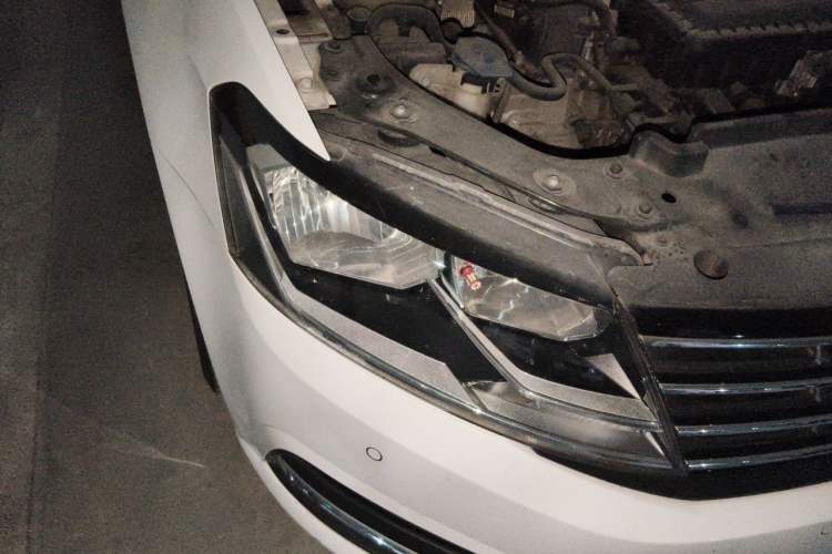 Used Volkswagen Lavida 2015 1.6L Manual Comfort Edition Right Front Headlight