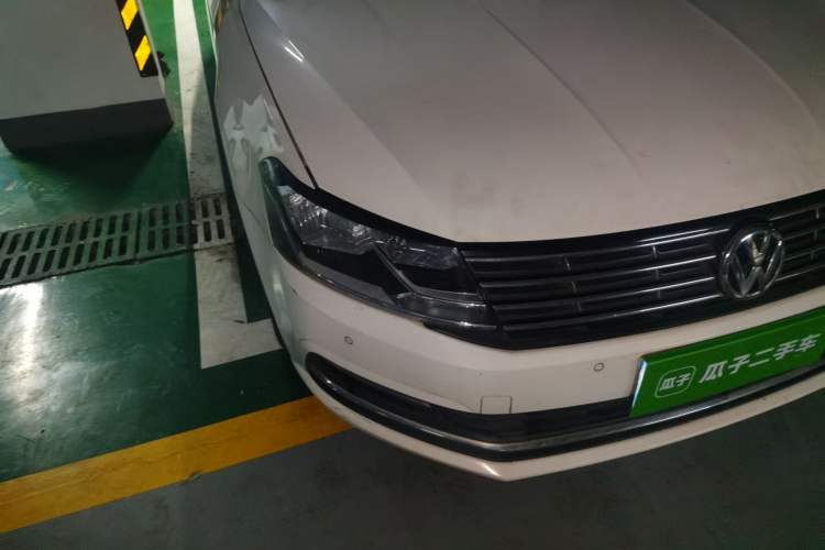 Used Volkswagen Lavida 2015 1.6L Automatic Comfort Edition Right Front Headlight