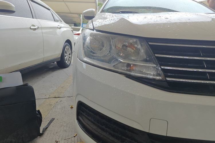 Used Volkswagen Lavida 2015 1.6L Automatic Fashion Edition Right Front Headlight