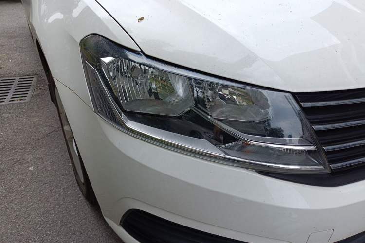 Used Volkswagen Lavida 2015 1.6L Automatic Fashion Edition Right Front Headlight