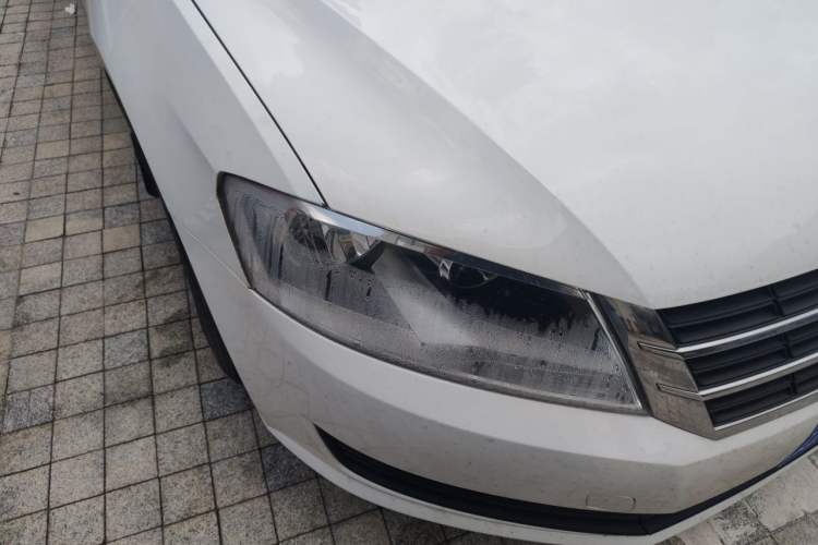Used Volkswagen Lavida 2015 1.6L Automatic Fashion Edition Right Front Headlight