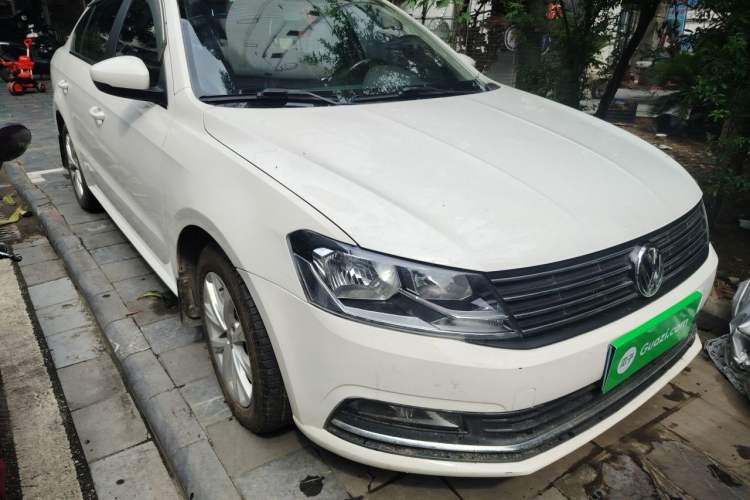 Used Volkswagen Lavida 2015 1.6L Automatic Comfort Edition Right Front Headlight