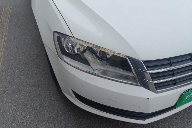 Used Volkswagen Lavida 2015 1.6L Automatic Fashion Edition Right Front Headlight