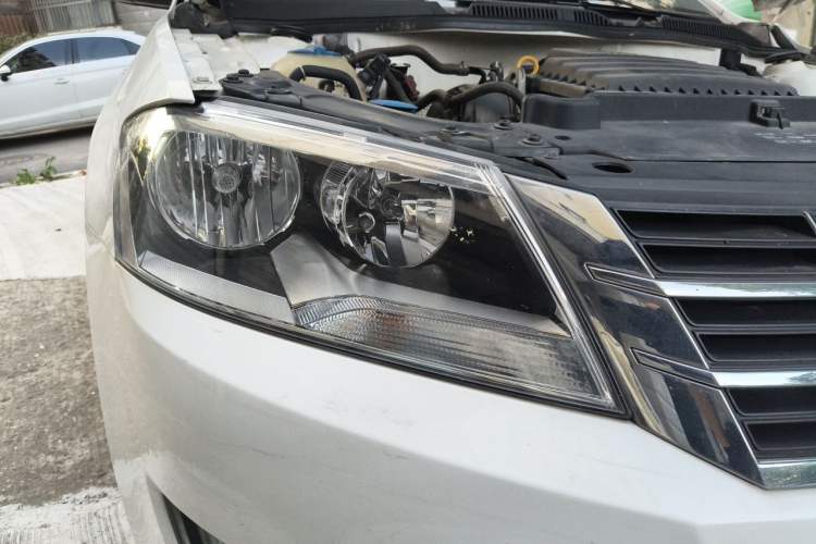 Used Volkswagen Lavida 2015 1.6L Automatic Comfort Edition Right Front Headlight