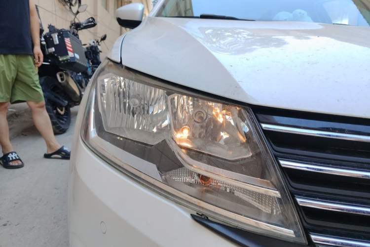 Used Volkswagen Lavida 2015 1.6L Automatic Comfort Edition Right Front Headlight