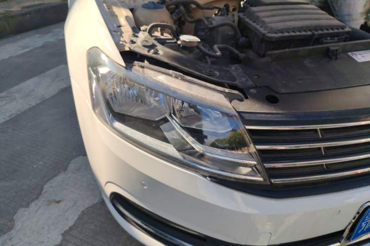 Used Volkswagen Lavida 2015 1.6L Automatic Comfort Edition Right Front Headlight