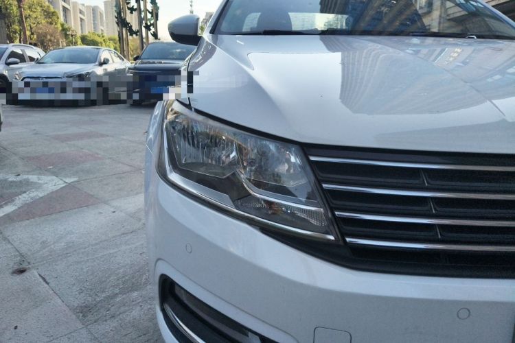 Used Volkswagen Lavida 2015 230TSI DSG Comfort Edition Right Front Headlight