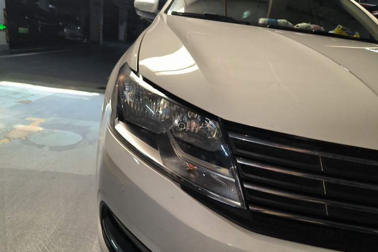 Used Volkswagen Lavida 2015 1.6L Manual Comfort Edition Right Front Headlight