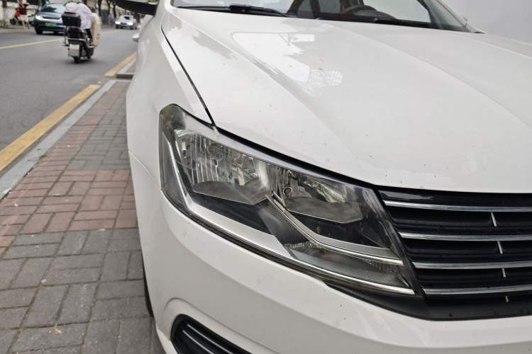 Used Volkswagen Lavida 2015 1.6L Manual Fashion Edition Right Front Headlight