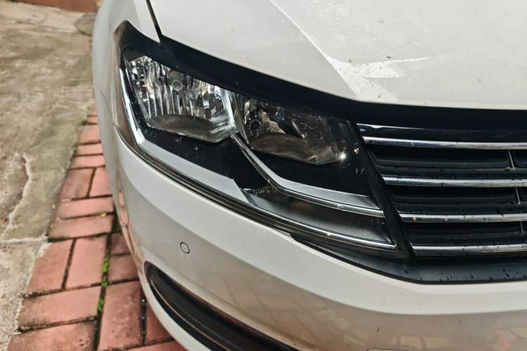 Used Volkswagen Lavida 2015 1.6L Automatic Comfort Edition Right Front Headlight