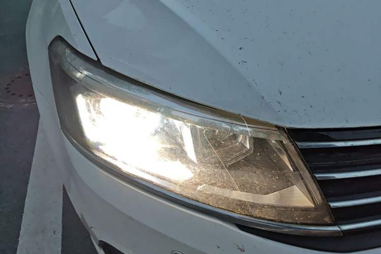 Used Volkswagen Lavida 2015 1.6L Manual Fashion Edition Right Front Headlight