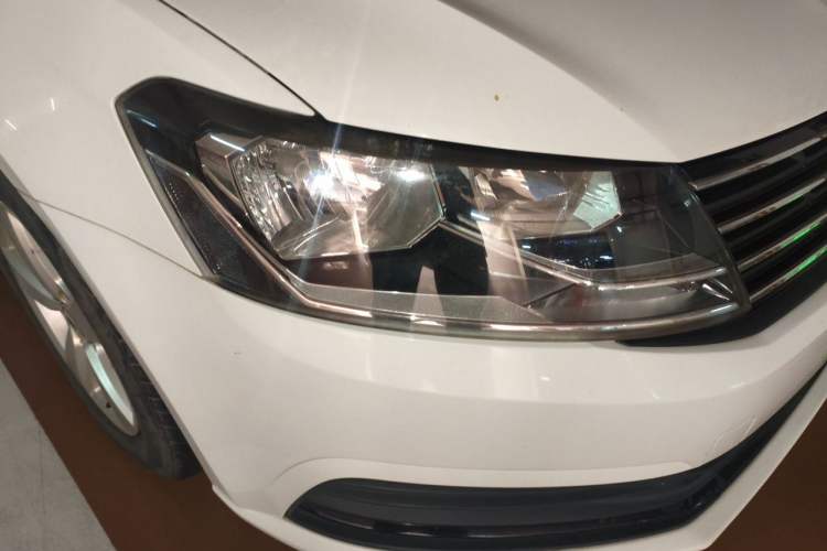 Used Volkswagen Lavida 2015 1.6L Automatic Fashion Edition Right Front Headlight