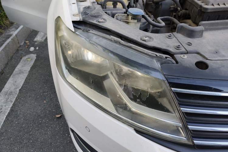 Used Volkswagen Lavida 2015 1.6L Manual Comfort Edition Right Front Headlight