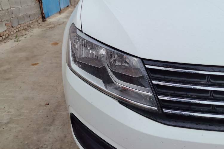 Used Volkswagen Lavida 2015 1.6L Manual Fashion Edition Right Front Headlight