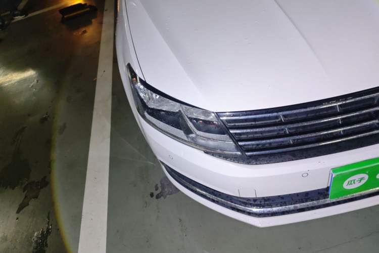 Used Volkswagen Lavida 2015 230TSI DSG Comfort Edition Right Front Headlight