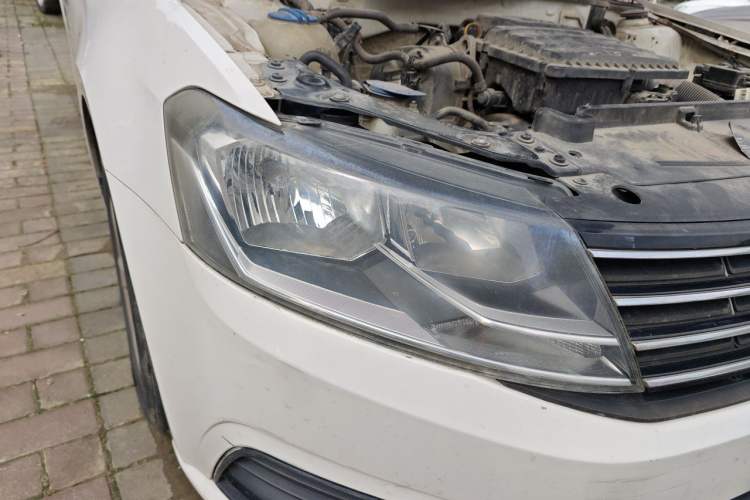 Used Volkswagen Lavida 2015 1.6L Manual Fashion Edition Right Front Headlight