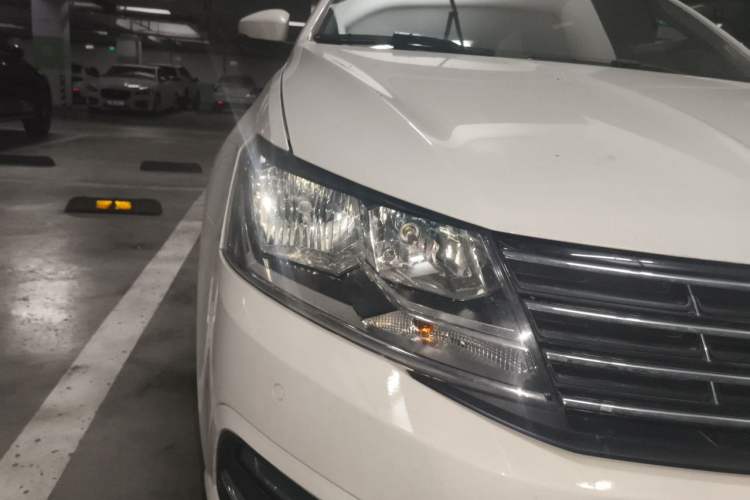 Used Volkswagen Lavida 2015 1.6L Automatic Comfort Edition Right Front Headlight