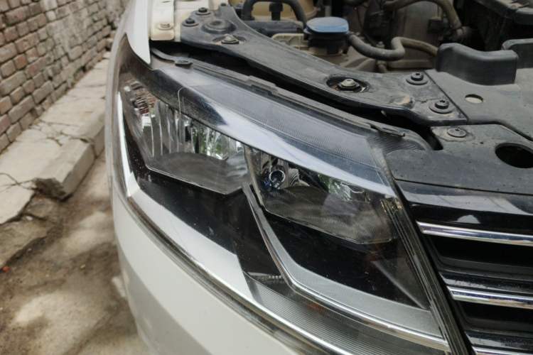 Used Volkswagen Lavida 2015 1.6L Automatic Fashion Edition Right Front Headlight