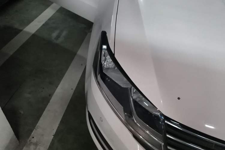 Used Volkswagen Lavida 2015 1.6L Automatic Comfort Edition Right Front Headlight