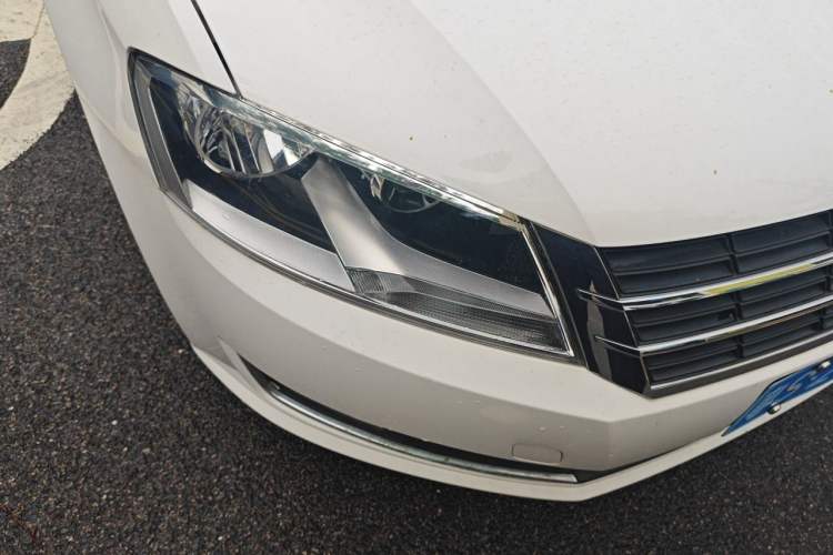 Used Volkswagen Lavida 2015 1.6L Automatic Fashion Edition Right Front Headlight