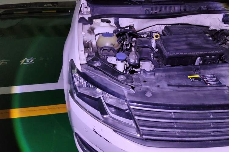 Used Volkswagen Lavida 2015 1.6L Automatic Comfort Edition Right Front Headlight