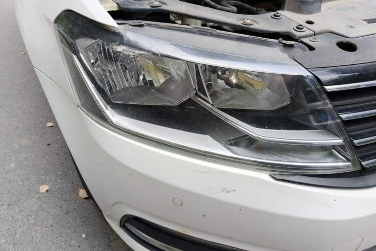 Used Volkswagen Lavida 2015 1.6L Automatic Comfort Edition Right Front Headlight