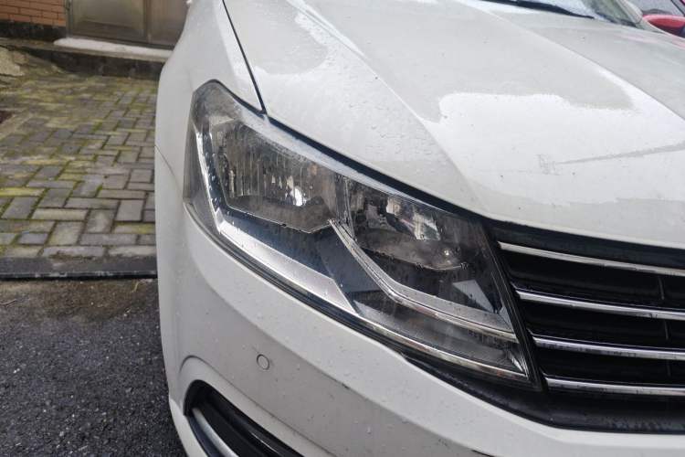 Used Volkswagen Lavida 2015 1.6L Automatic Comfort Edition Right Front Headlight