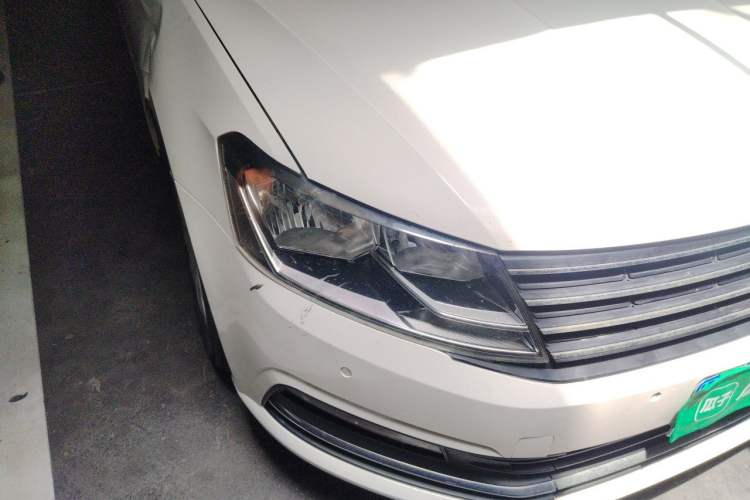 Used Volkswagen Lavida 2015 1.6L Automatic Comfort Edition Right Front Headlight