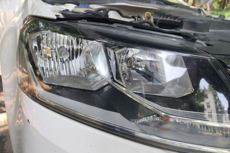 Used Volkswagen Lavida 2015 1.6L Automatic Comfort Edition Right Front Headlight