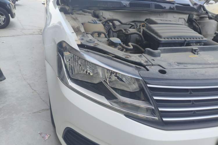 Used Volkswagen Lavida 2015 1.6L Manual Fashion Edition Right Front Headlight