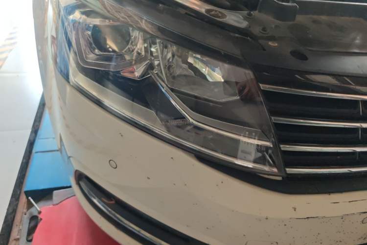 Used Volkswagen Lavida 2015 1.6L Manual Comfort Edition Right Front Headlight