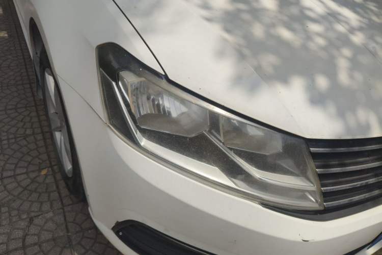 Used Volkswagen Lavida 2015 1.6L Automatic Fashion Edition Right Front Headlight