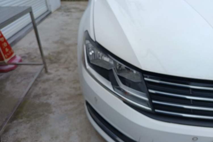 Used Volkswagen Lavida 2015 1.6L Automatic Comfort Edition Right Front Headlight