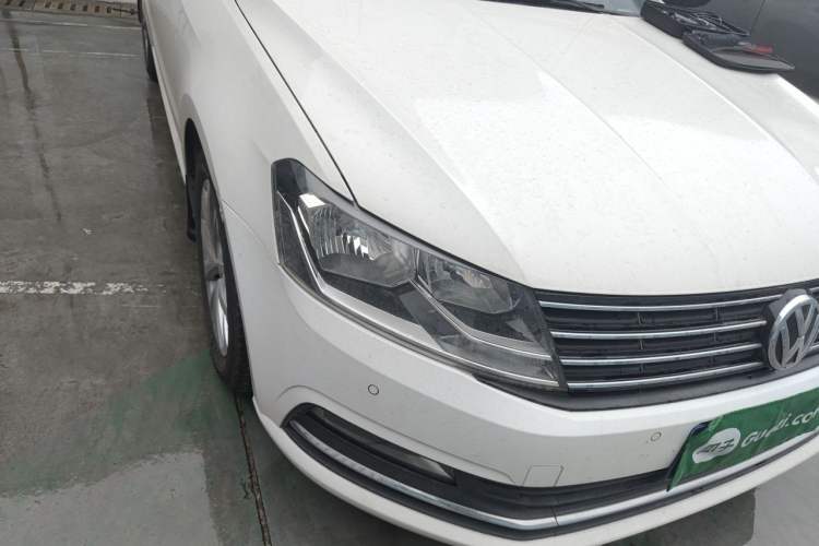 Used Volkswagen Lavida 2015 1.6L Automatic Comfort Edition Right Front Headlight