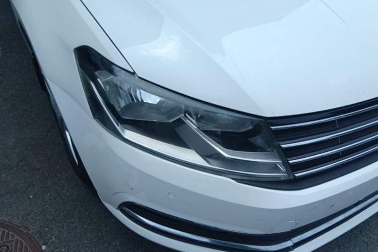 Used Volkswagen Lavida 2015 1.6L Manual Comfort Edition Right Front Headlight