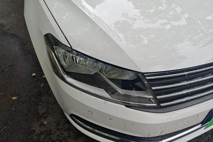 Used Volkswagen Lavida 2015 1.6L Automatic Comfort Edition Right Front Headlight