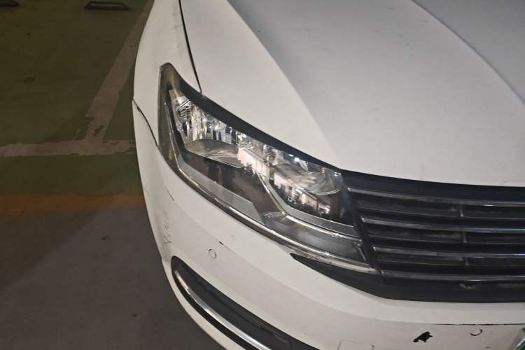 Used Volkswagen Lavida 2015 1.6L Automatic Comfort Edition Right Front Headlight
