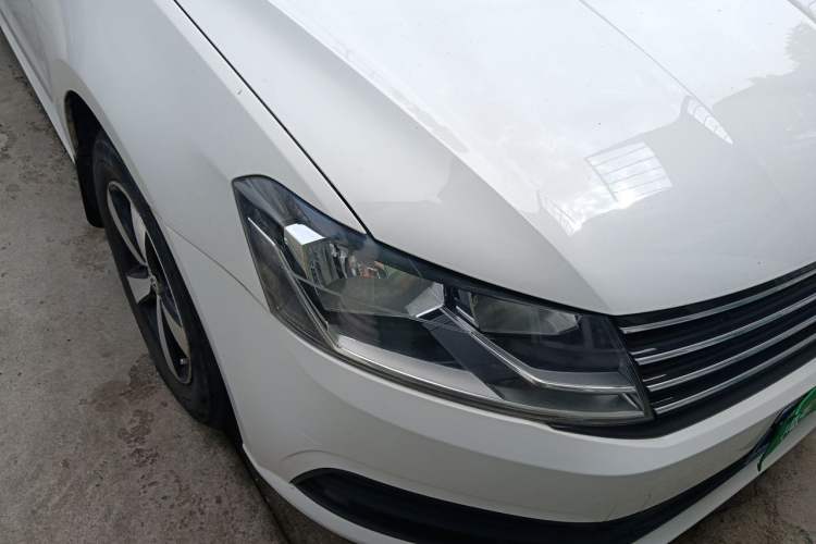 Used Volkswagen Lavida 2015 1.6L Automatic Fashion Edition Right Front Headlight