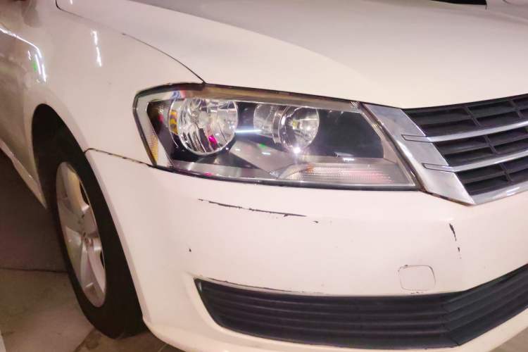 Used Volkswagen Lavida 2015 1.6L Automatic Fashion Edition Right Front Headlight